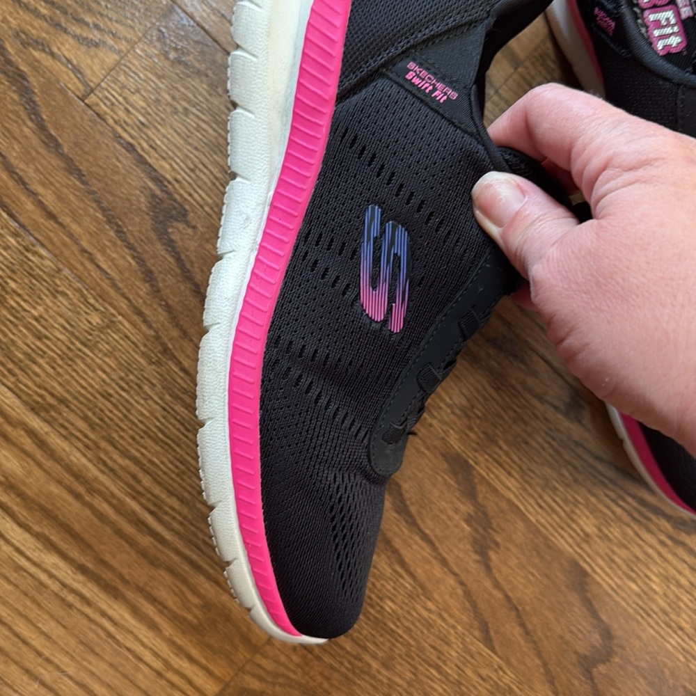 Skechers Black and Pink swift fit sneakers - Picture 6 of 6